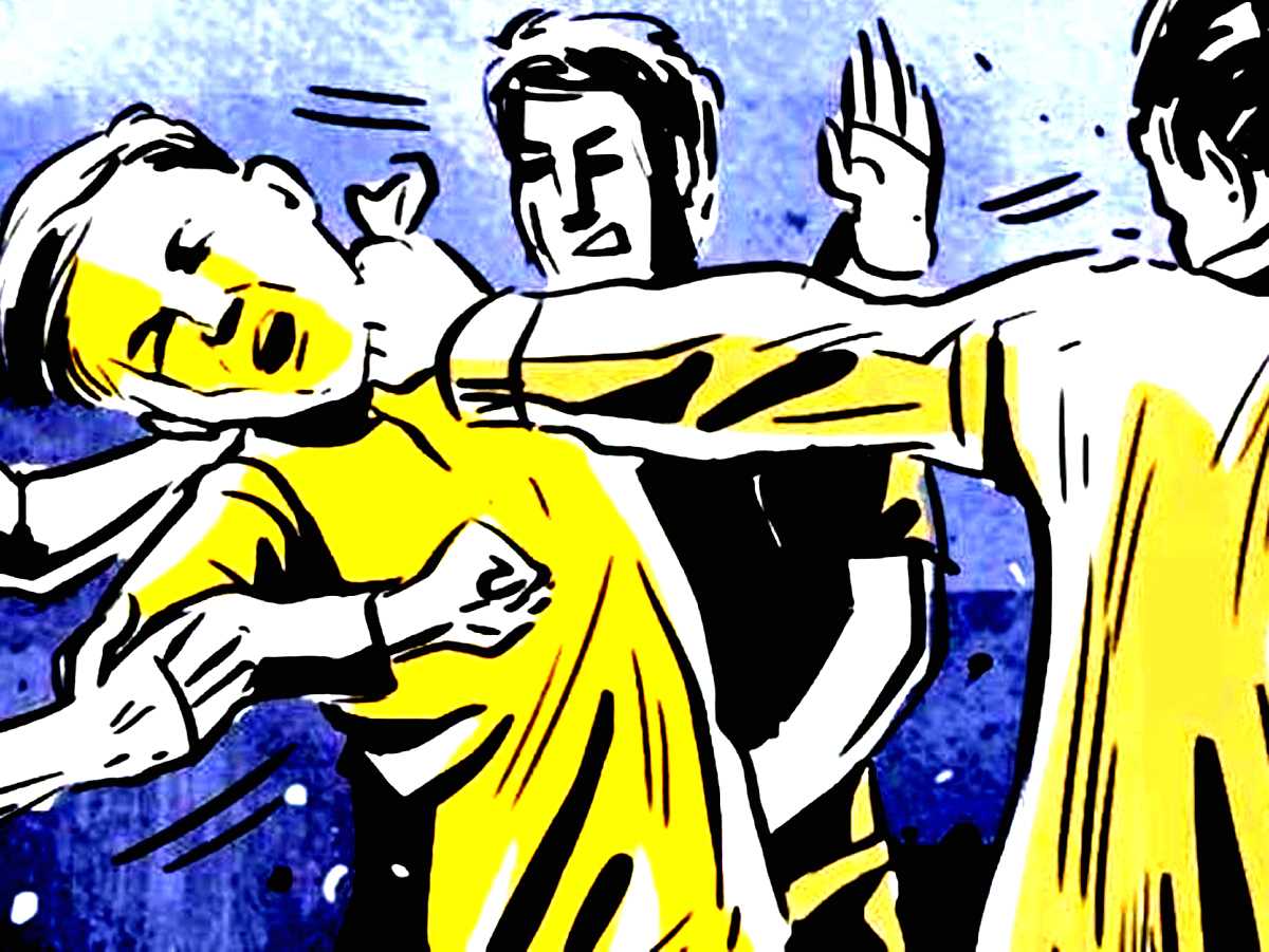 कार चालक से मारपीट कर पैसे छीने